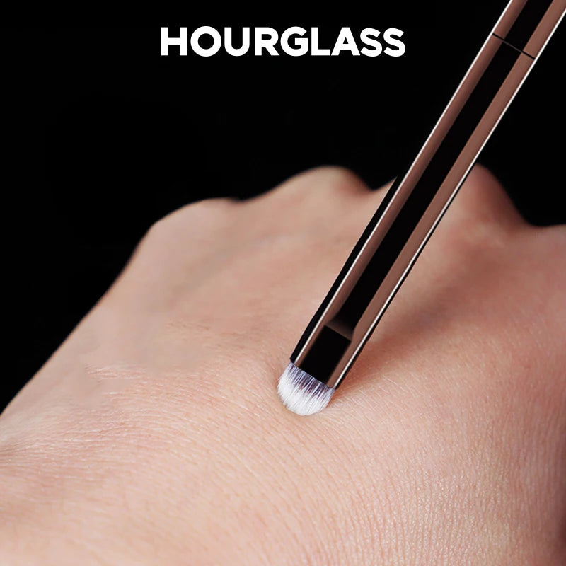 Precision Eyeliner Brush – Soft Fiber Detailing Tool